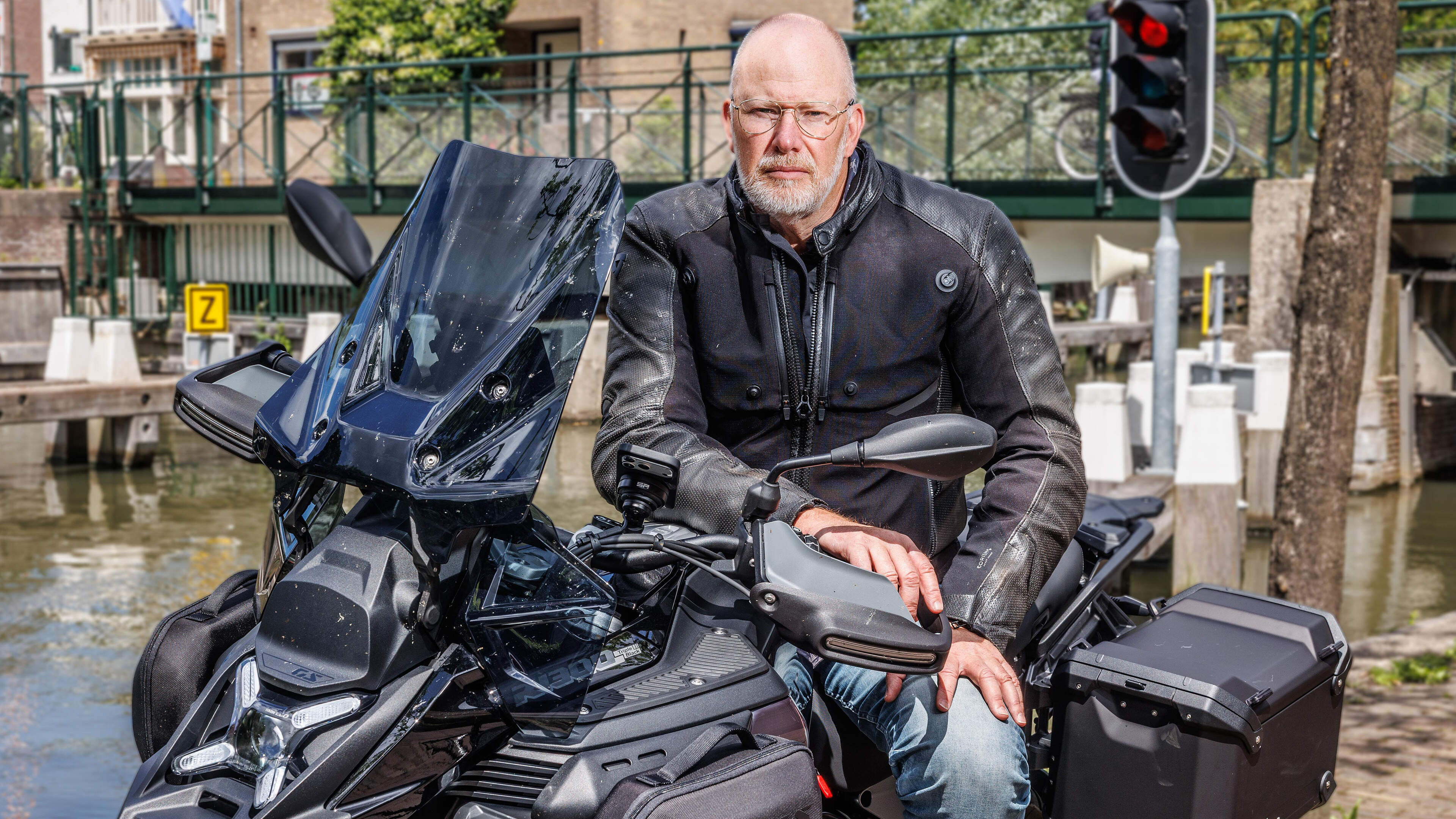 Marcel (55) was accountmanager, wilde buschauffeur worden, maar kocht luxe motor: ’De koek was op’